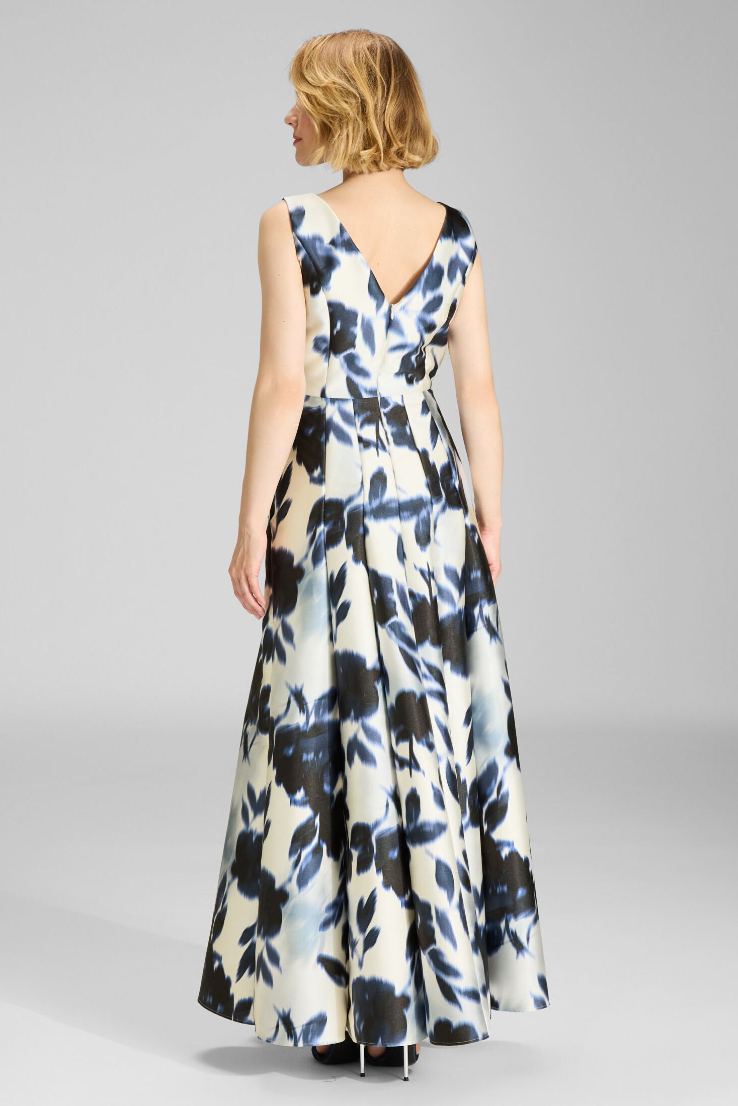 Abendkleid aus bedrucktem Twill mit Teilungsnähten