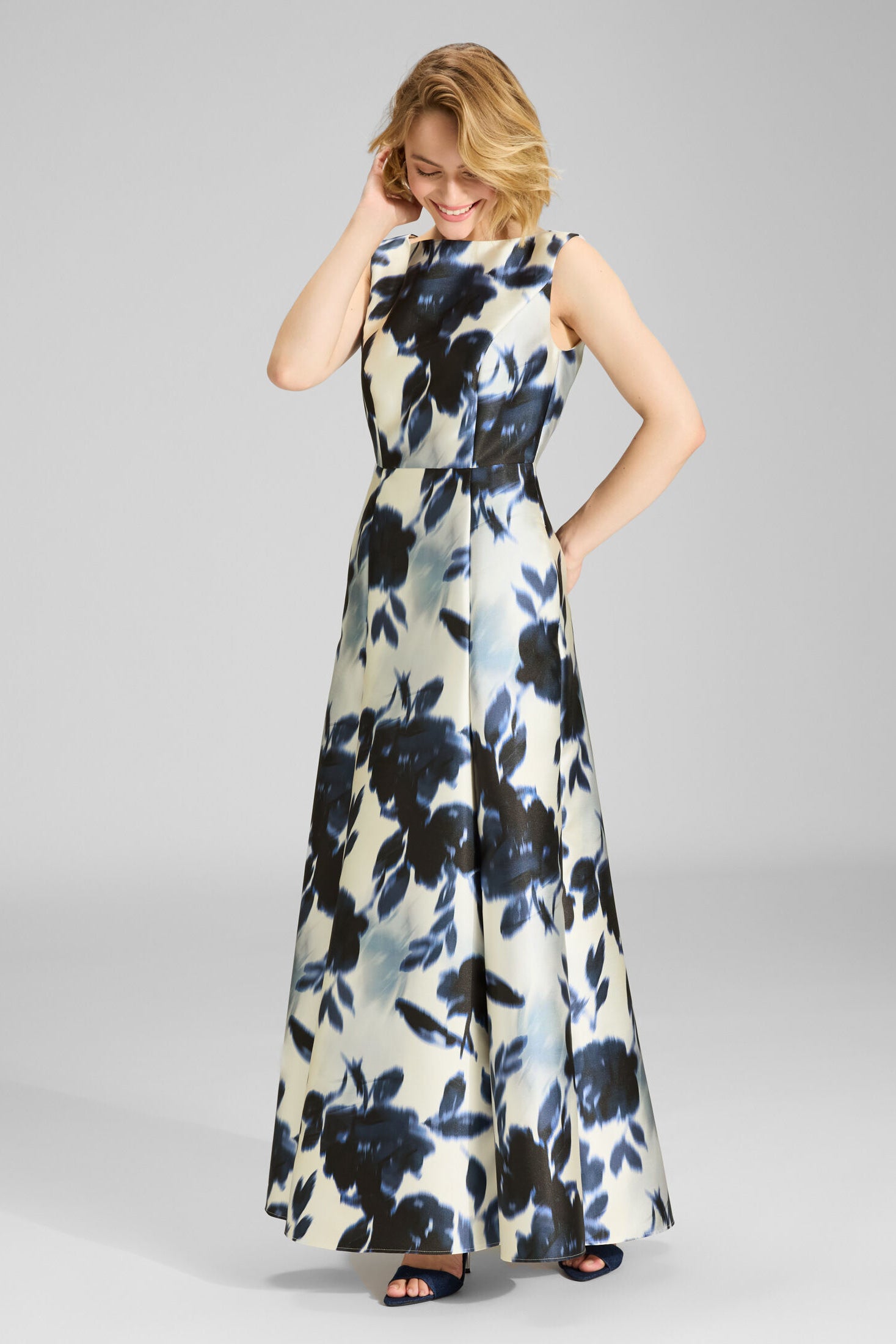 Abendkleid aus bedrucktem Twill mit Teilungsnähten