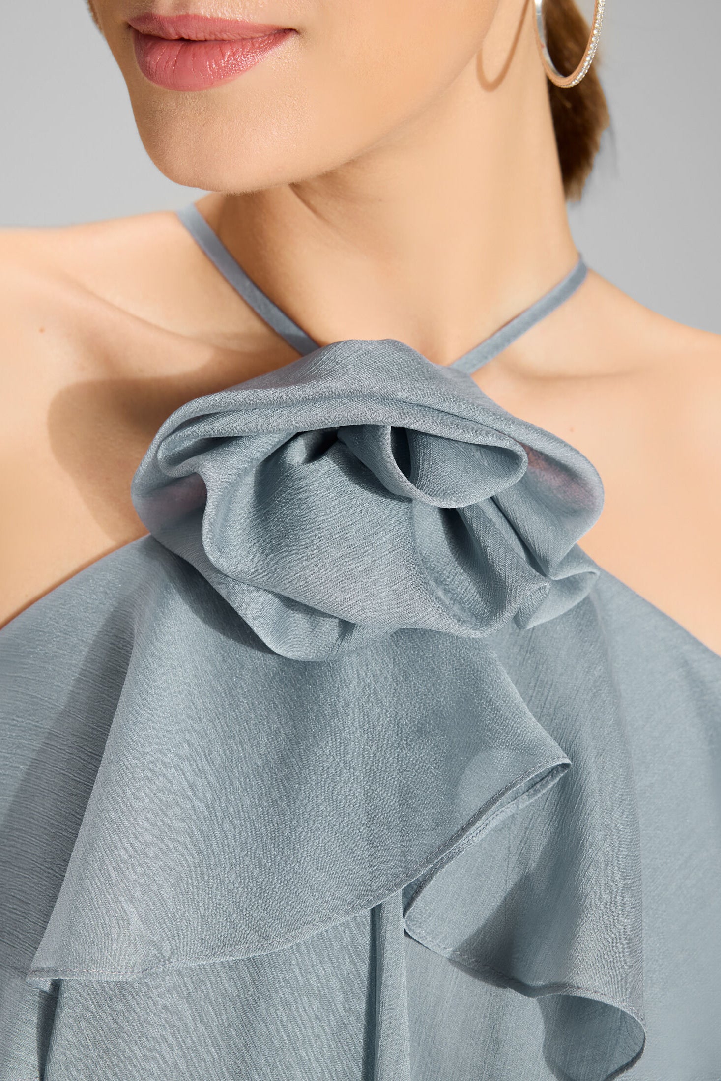 Abendkleid aus Crinkle Chiffon mit gestuften Volants