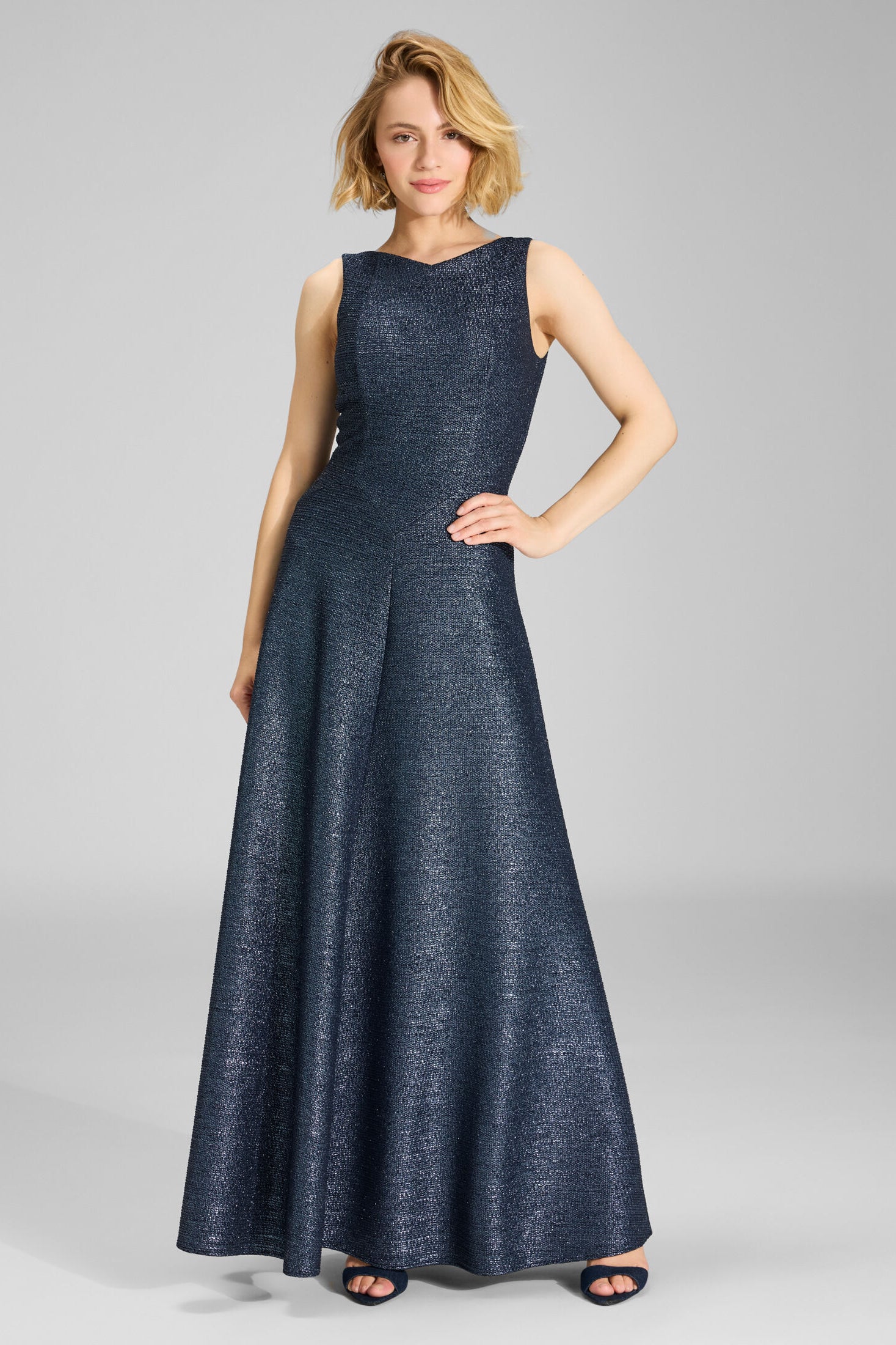 Robiges Abendkleid aus foliertem Jersey in Bouclé Optik navy