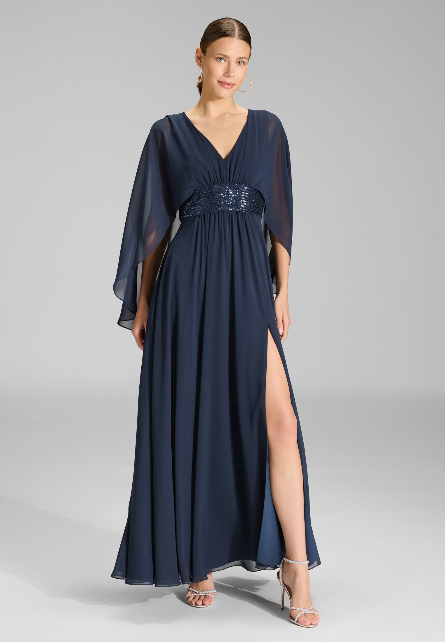 Abendkleid mit Cape aus Chiffon navy