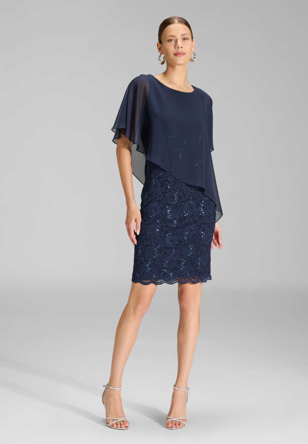 Pailletten-Kleid mit asymmetrischem Chiffon-Überwurf navy