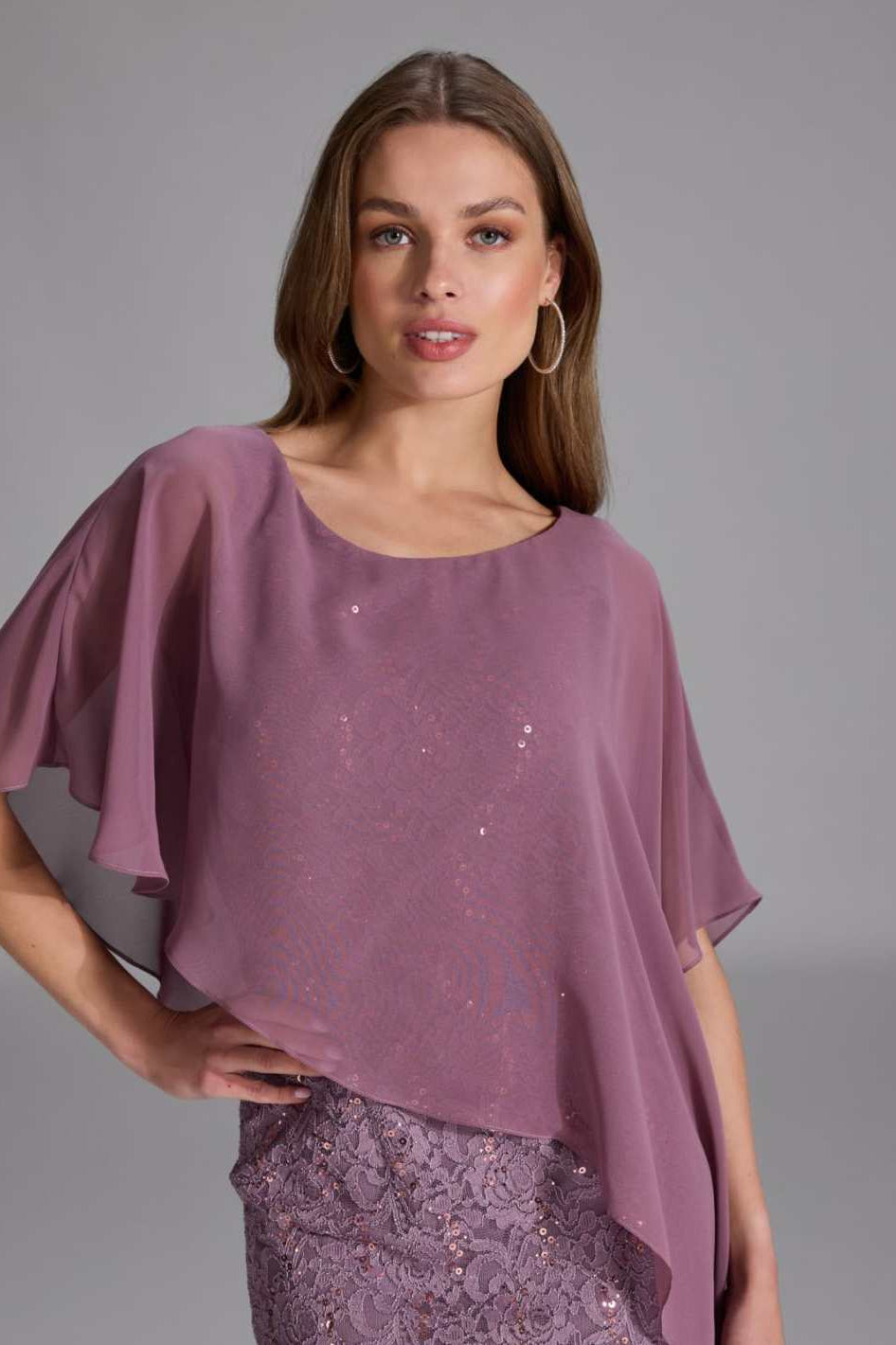 Pailletten-Kleid mit asymmetrischem Chiffon-Überwurf