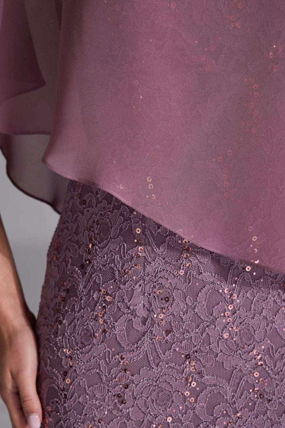 Pailletten-Kleid mit asymmetrischem Chiffon-Überwurf