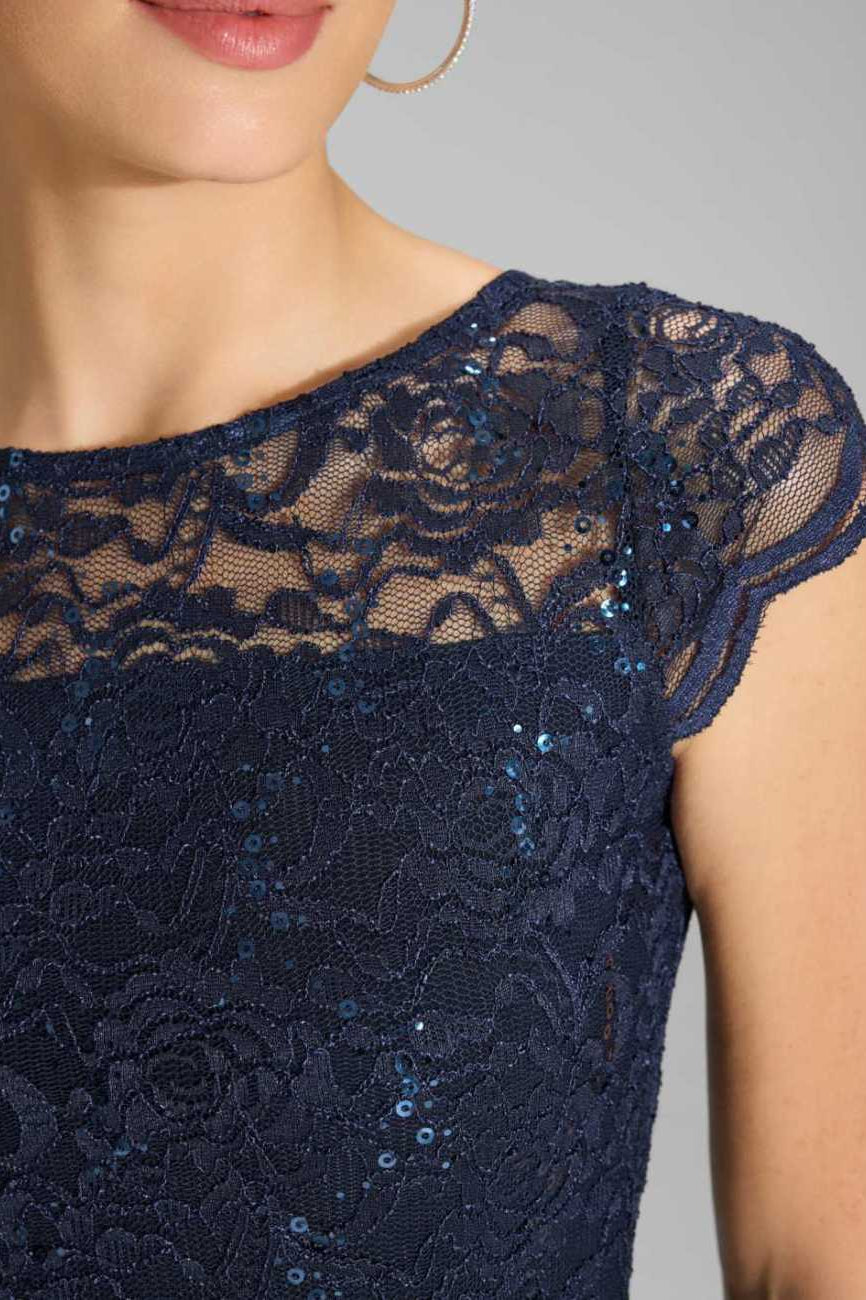 Kleid mit paillettenbesetztem Spitzenoberteil