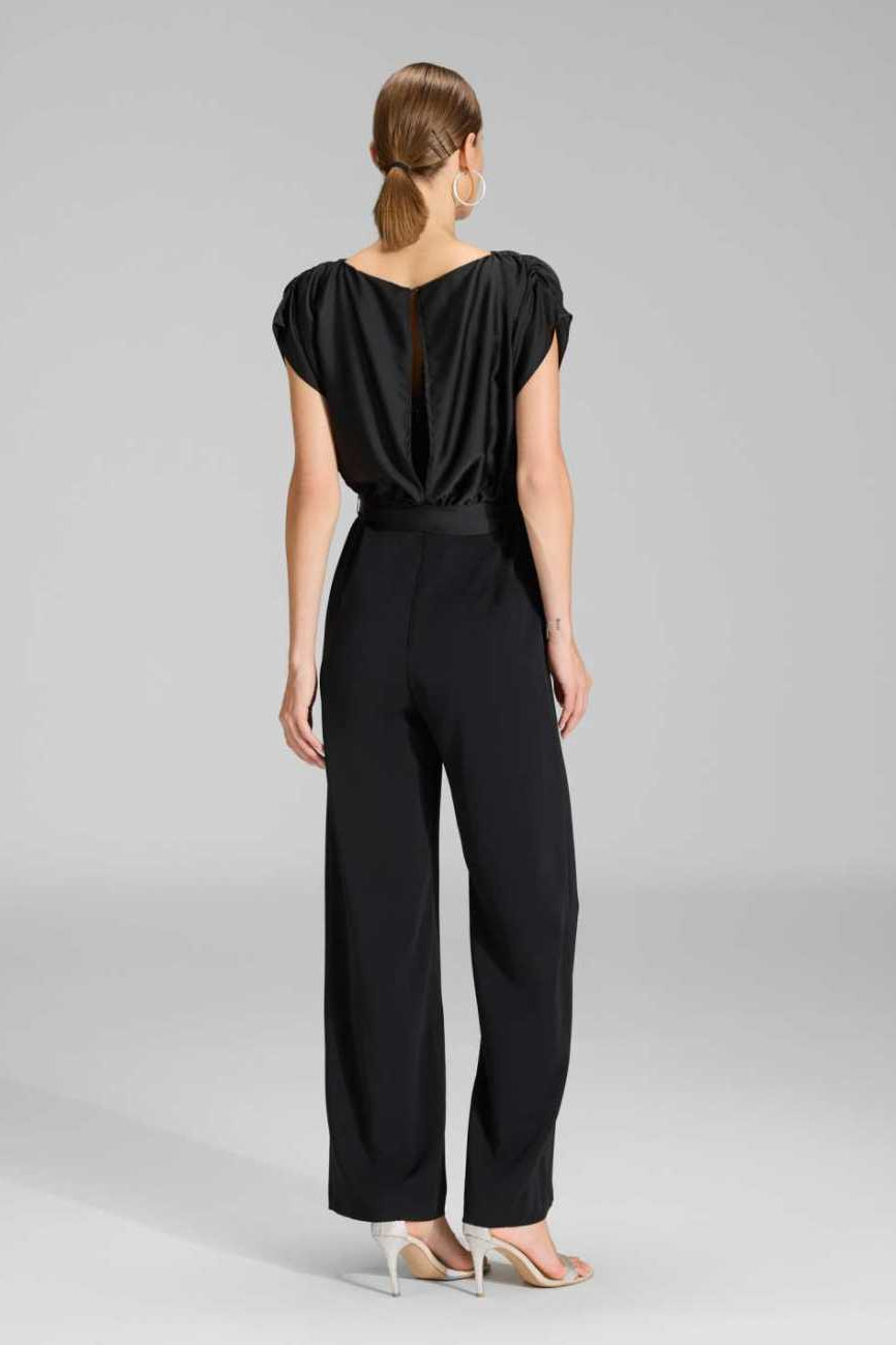 Jumpsuit mit geradem Beinschnitt