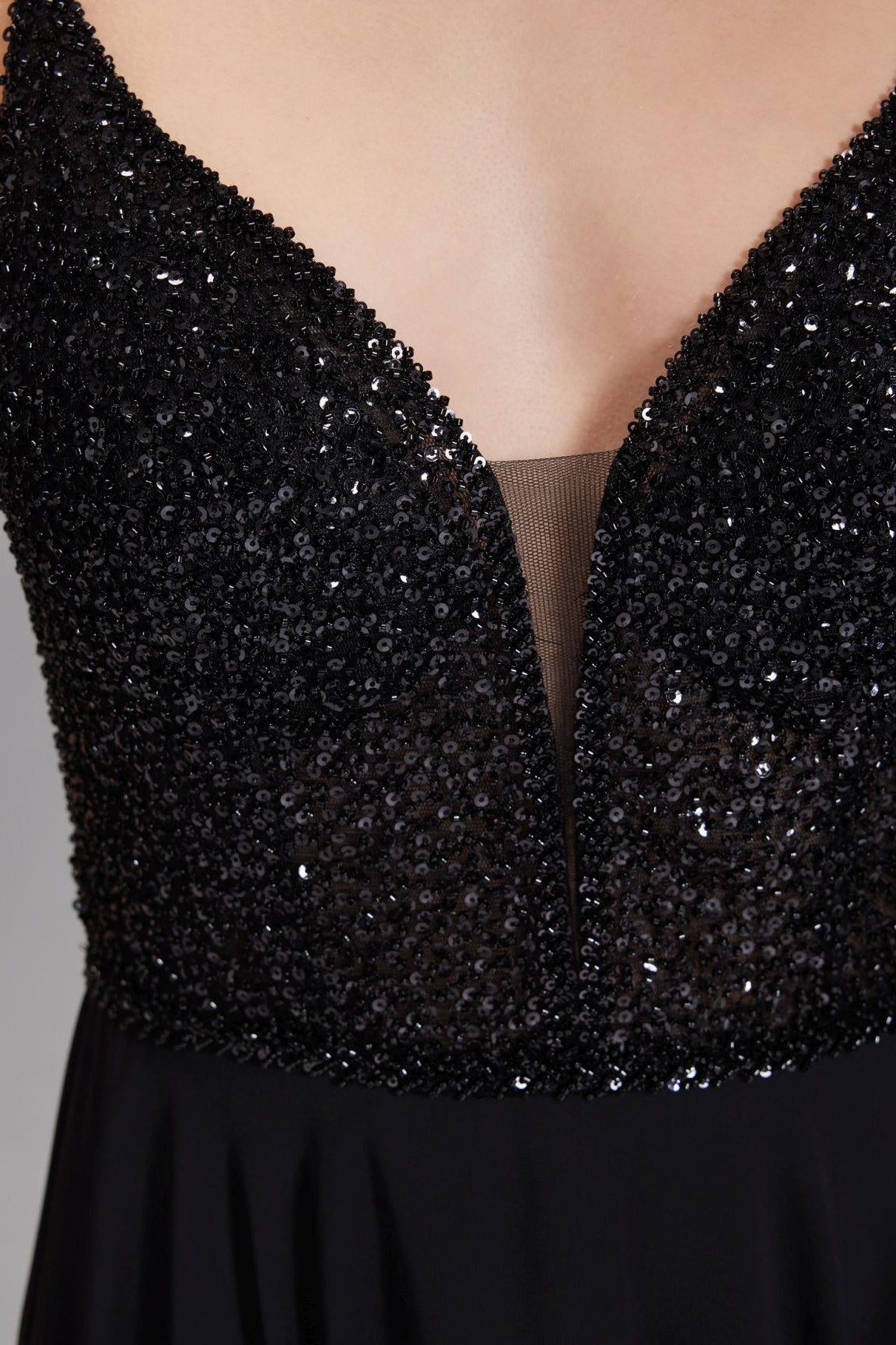 Langes paillettenbesticktes Abiball-Kleid