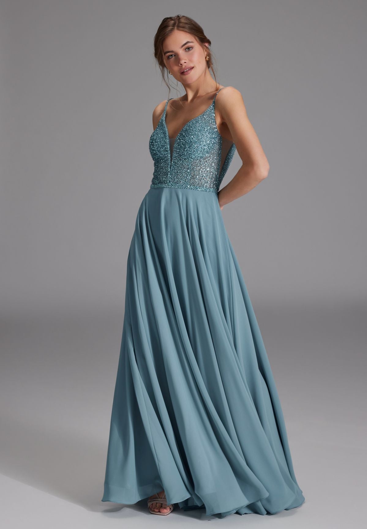 Langes paillettenbesticktes Abiball-Kleid