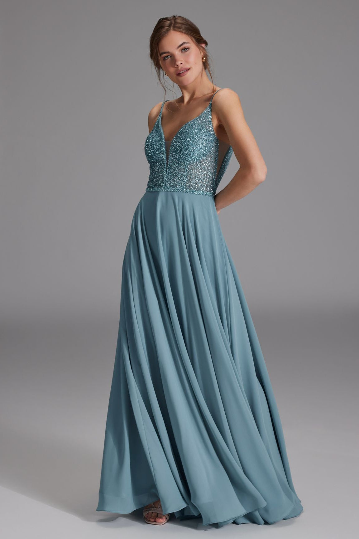Langes paillettenbesticktes Abiball-Kleid