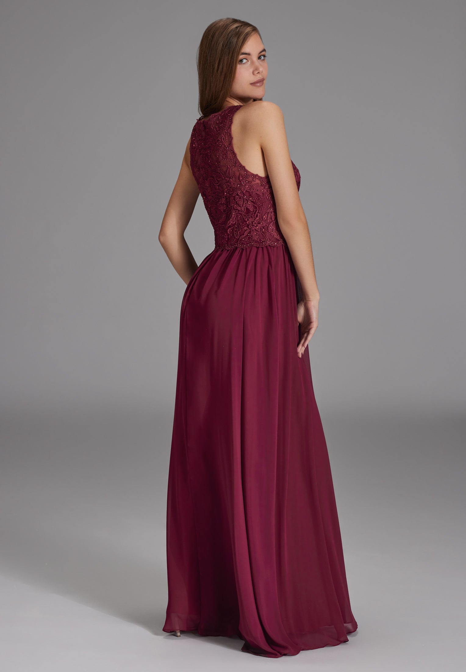 High-closed-Abendkleid mit floraler Spitze