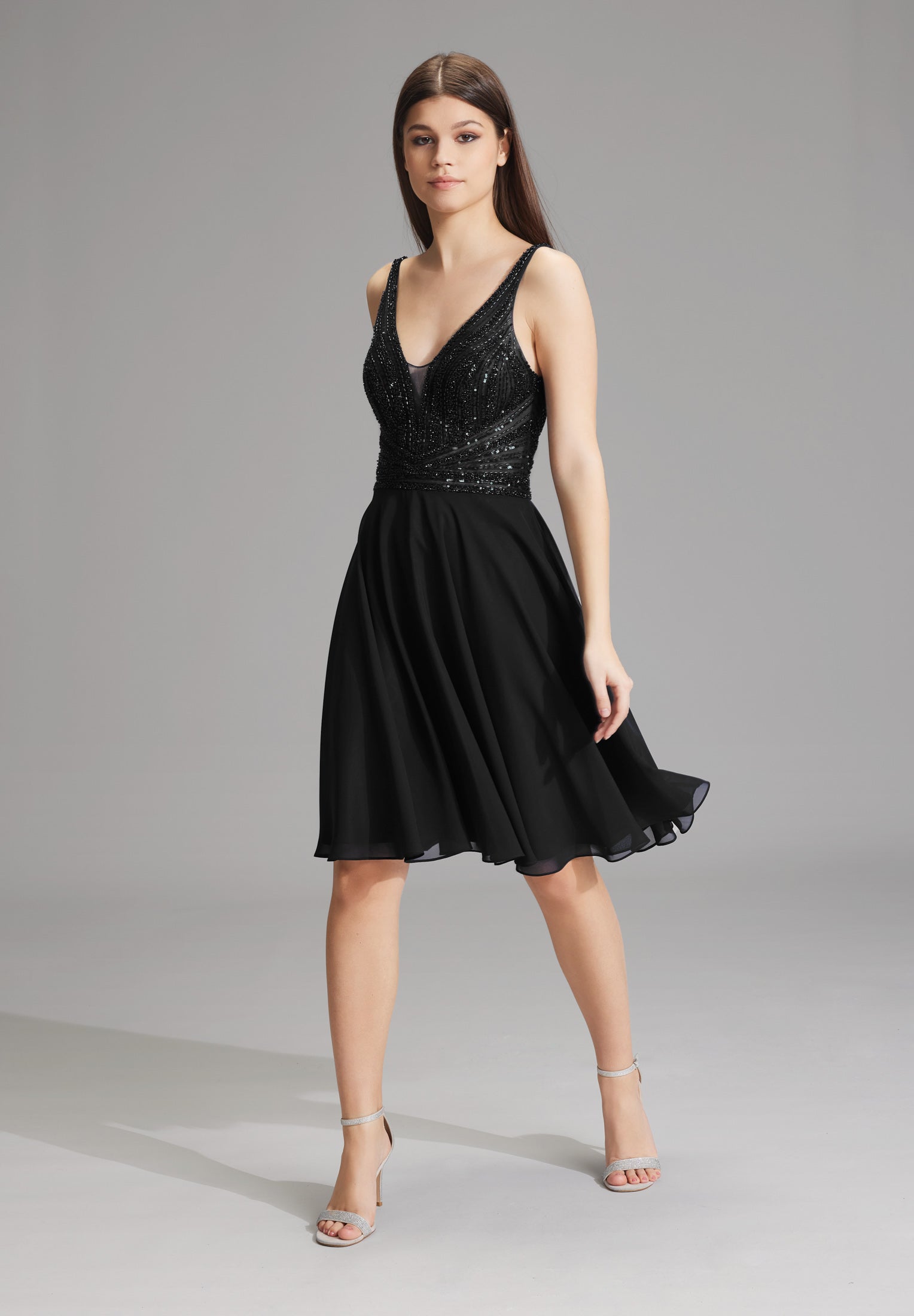 Cocktailkleid mit tonaler Stickerei