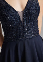 Cocktailkleid mit tonaler Stickerei