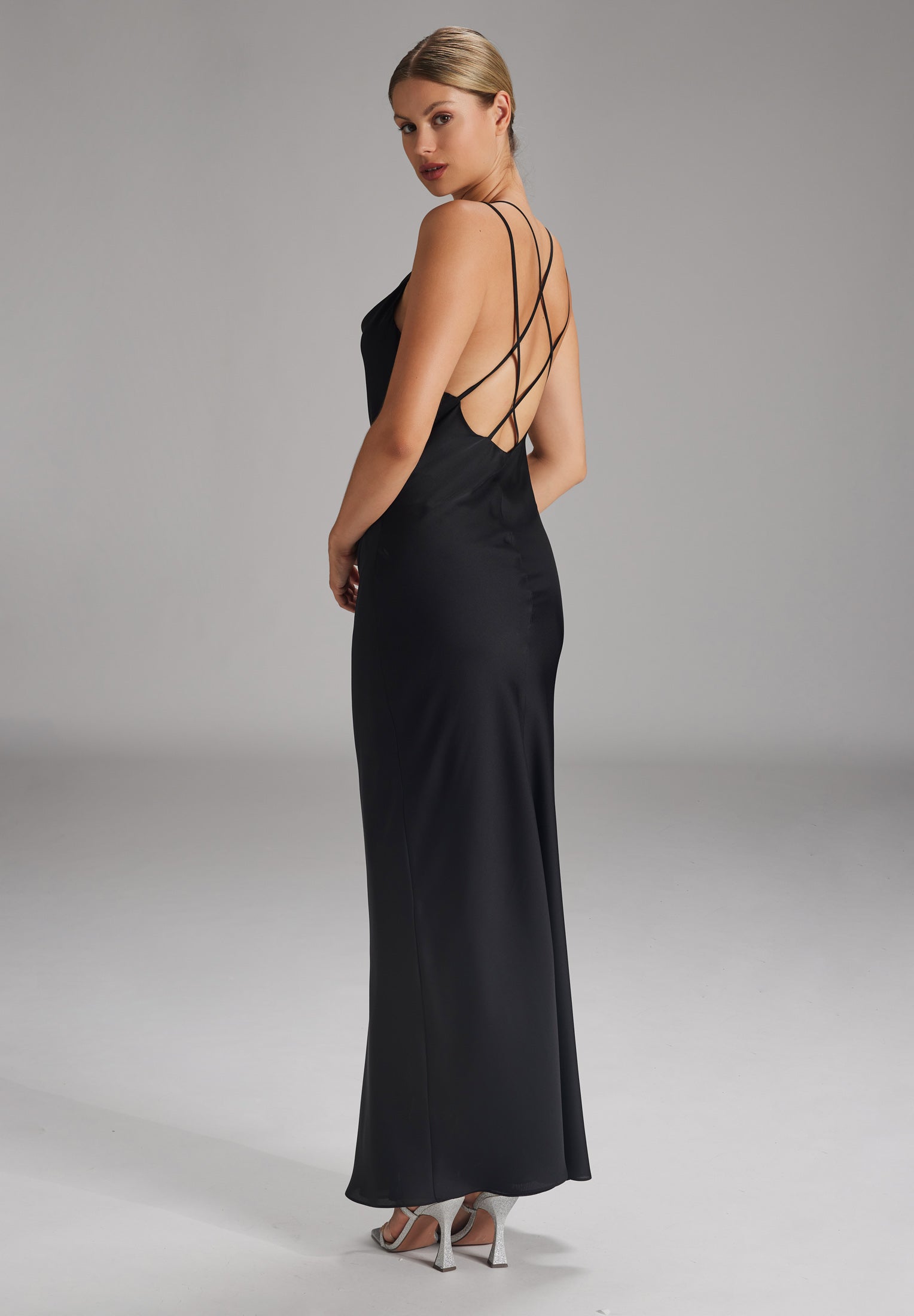 Slip-Dress aus nachhaltigem Satinchiffon