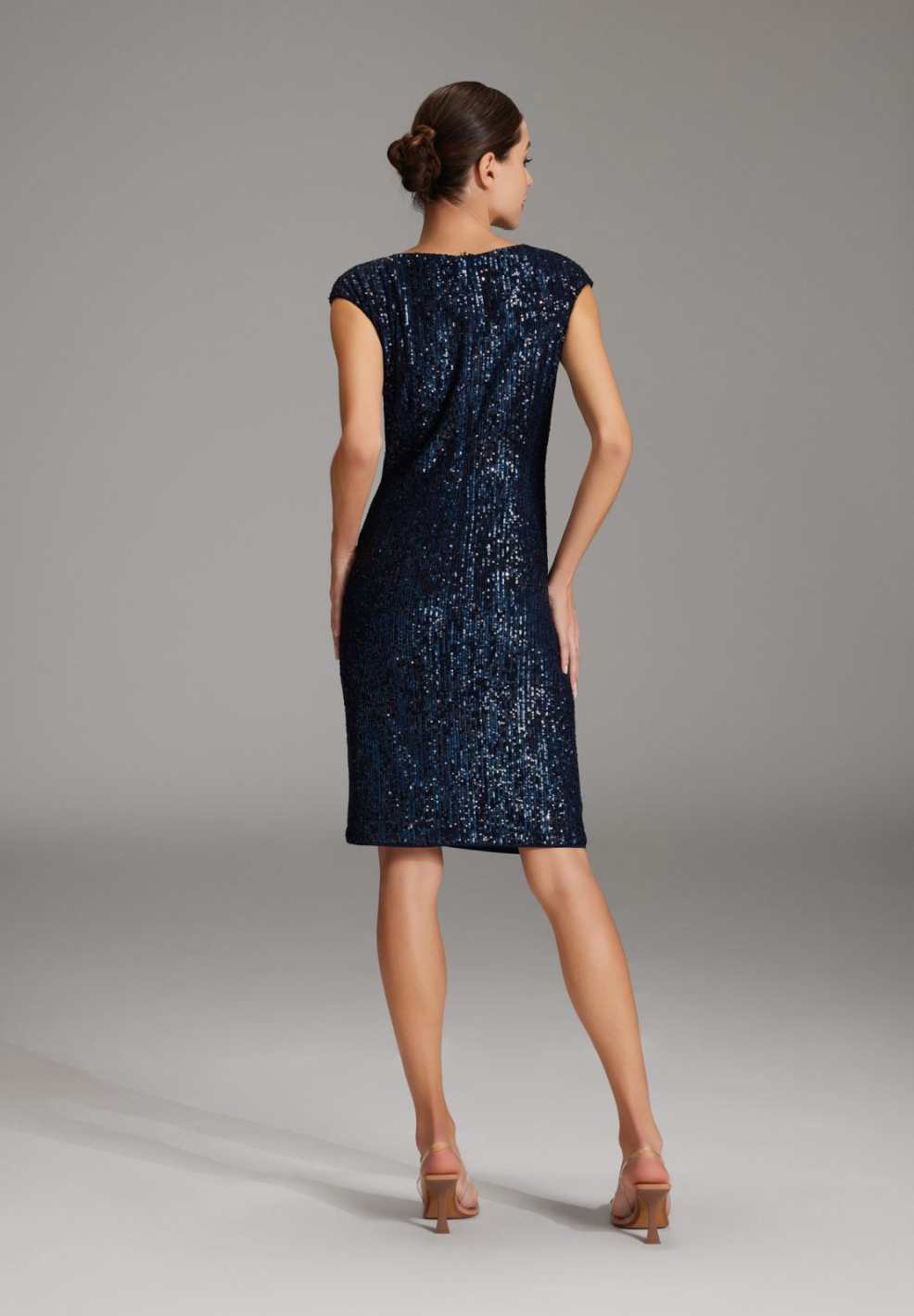 Cocktailkleid aus elastischer Paillette mit Wickel Ausschnitt