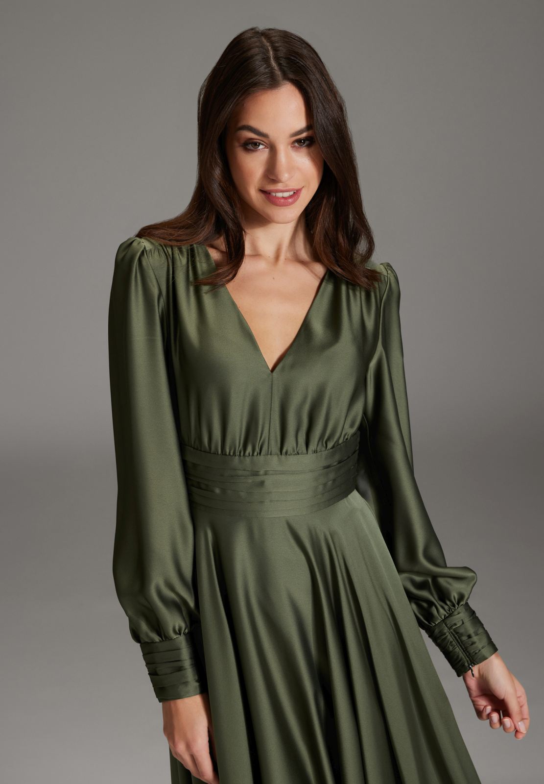 Midi Kleid aus nachhaltigem Satin mit Raffdetails