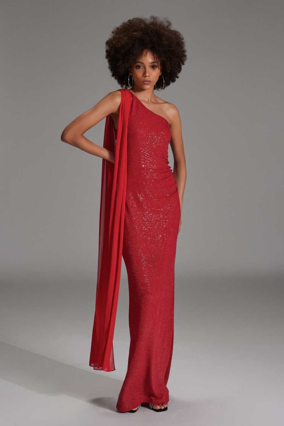 One-Shoulder Abendkleid aus foliertem Jersey mit Chiffon Schal chili red