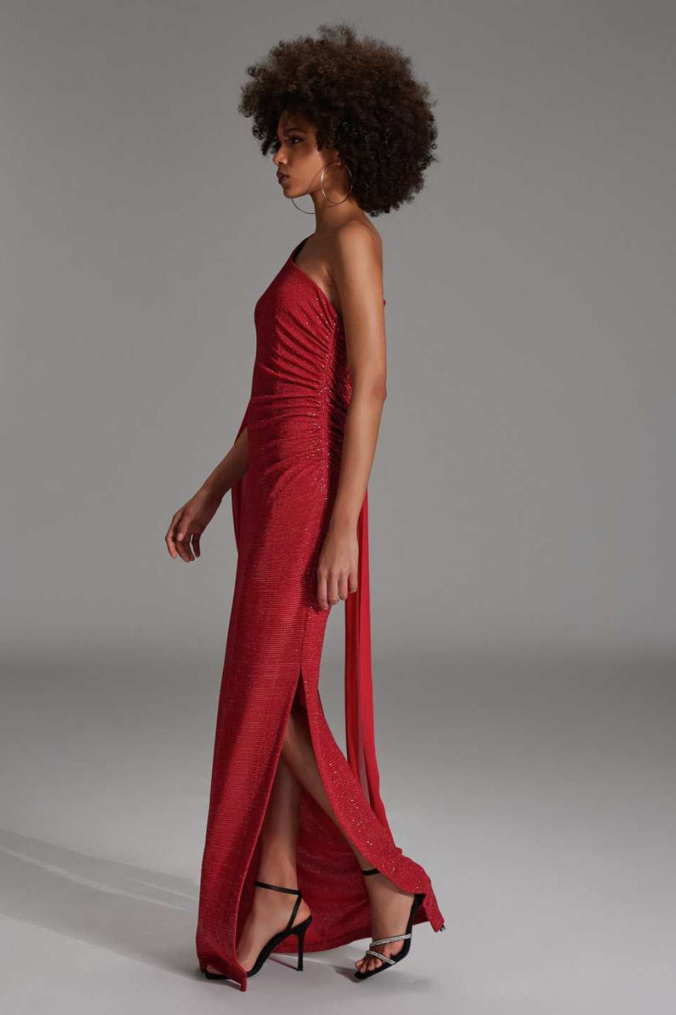 One-Shoulder Abendkleid aus foliertem Jersey mit Chiffon Schal