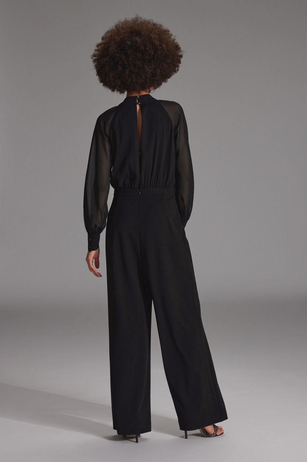 Langärmeliger Jumpsuit mit Schluppe aus Crepe Jersey und Chiffon Mix