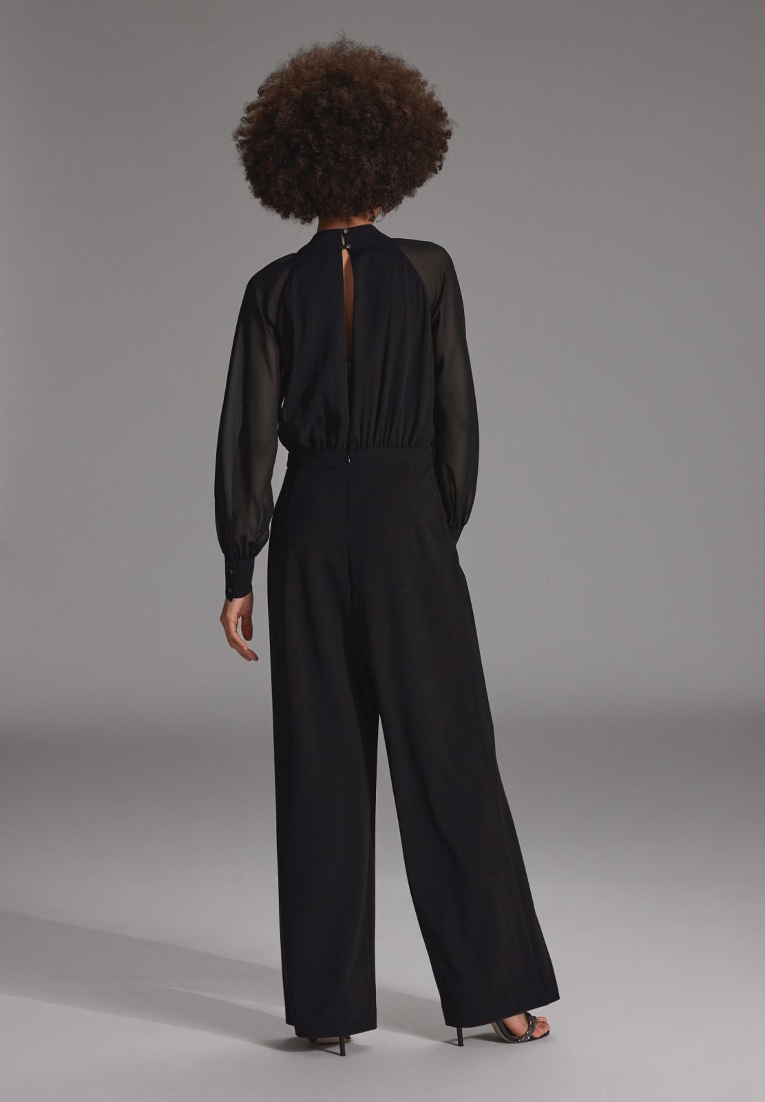 Langärmeliger Jumpsuit mit Schluppe aus Crepe Jersey und Chiffon Mix