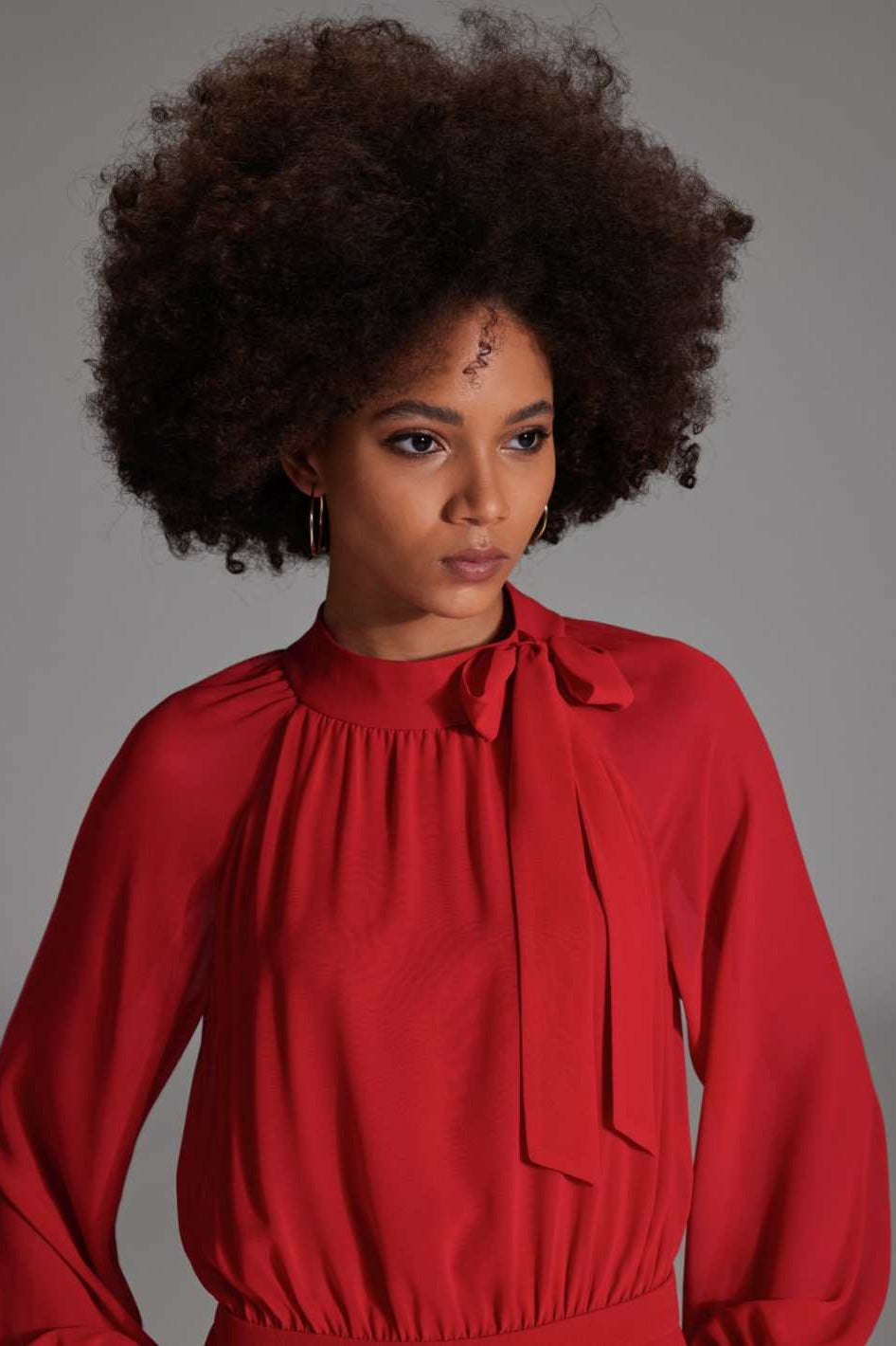 Langärmeliger Jumpsuit mit Schluppe aus Crepe Jersey und Chiffon Mix