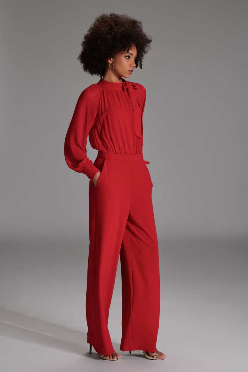 Langärmeliger Jumpsuit mit Schluppe aus Crepe Jersey und Chiffon Mix