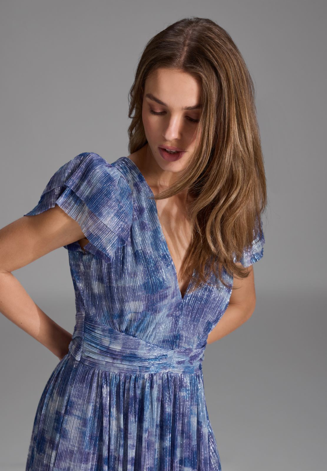 Abendkleid aus bedrucktem Jersey Plissee mit Metallic Faden