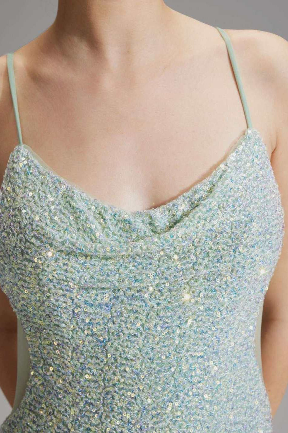 Slipdress mit transparenter Rückenpartie