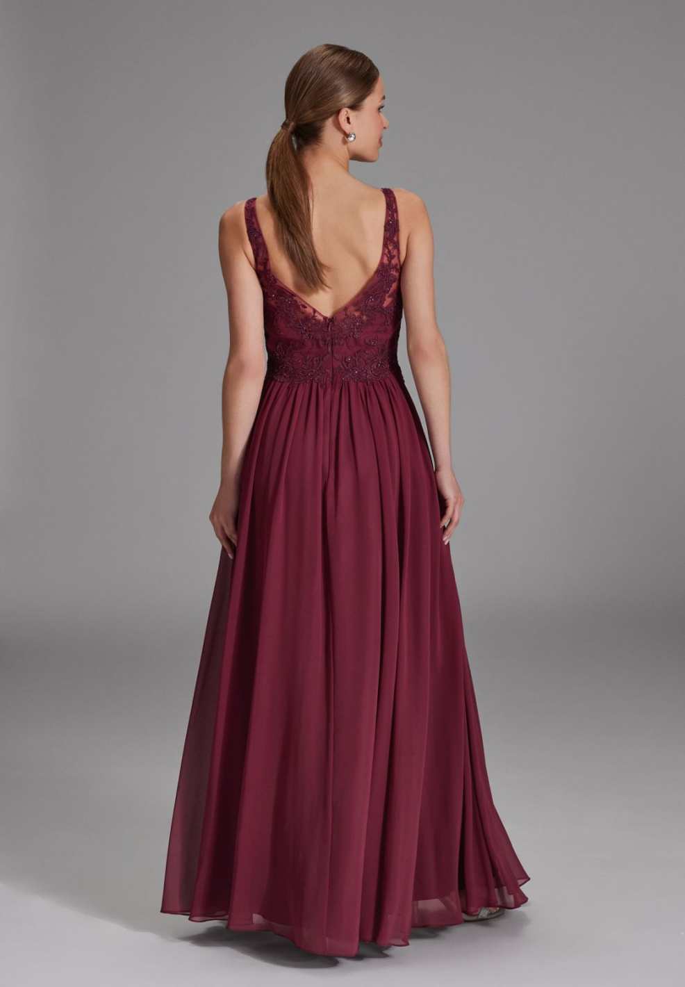 Chiffonkleid mit Spitzenstickerei