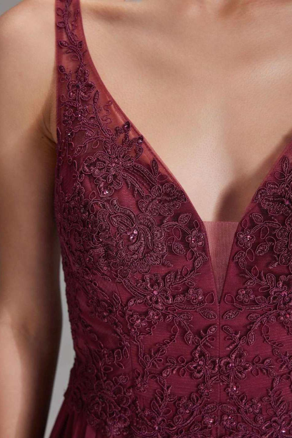 Chiffonkleid mit Spitzenstickerei