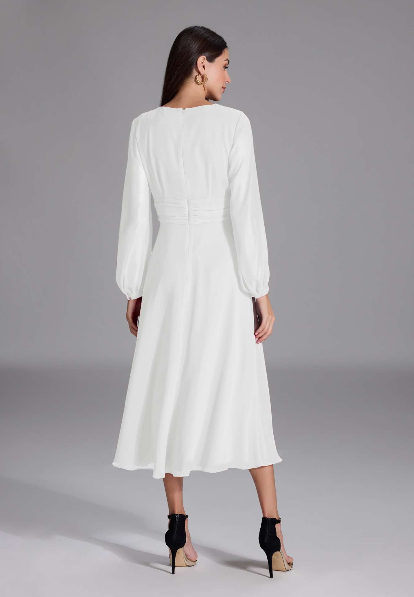 Tailliertes Midi Kleid aus Chiffon mit langen Ärmeln