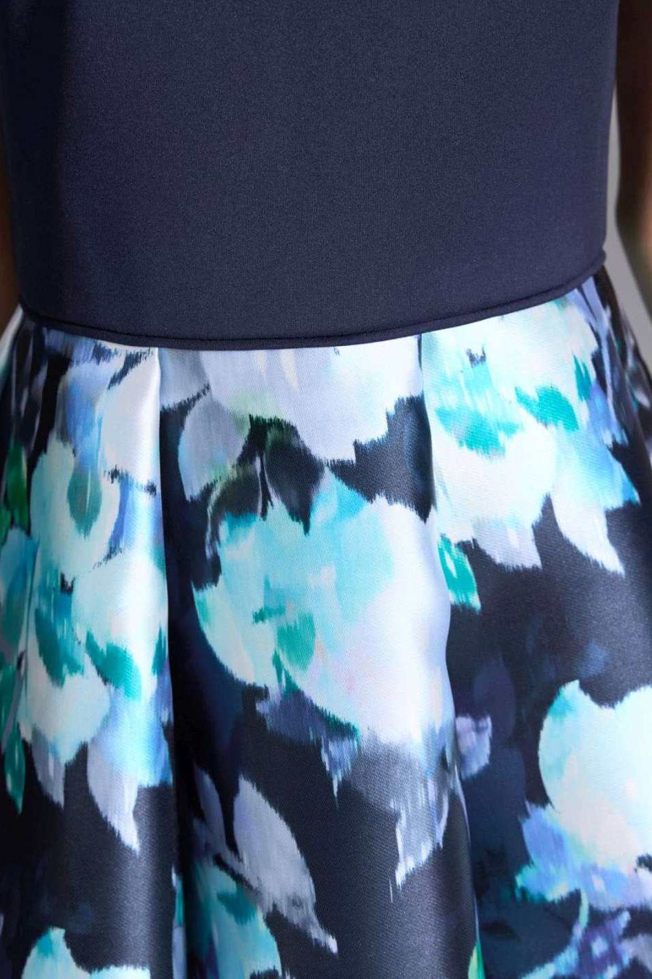 Cocktailkleid mit Rock aus bedrucktem Twill