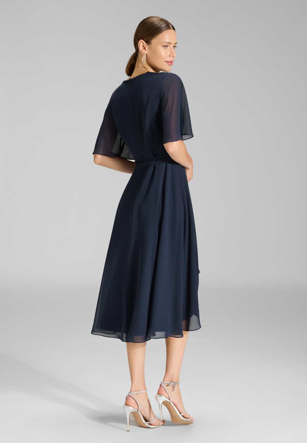 Chiffon Kleid in Wickel Optik mit Vokuhila Saum