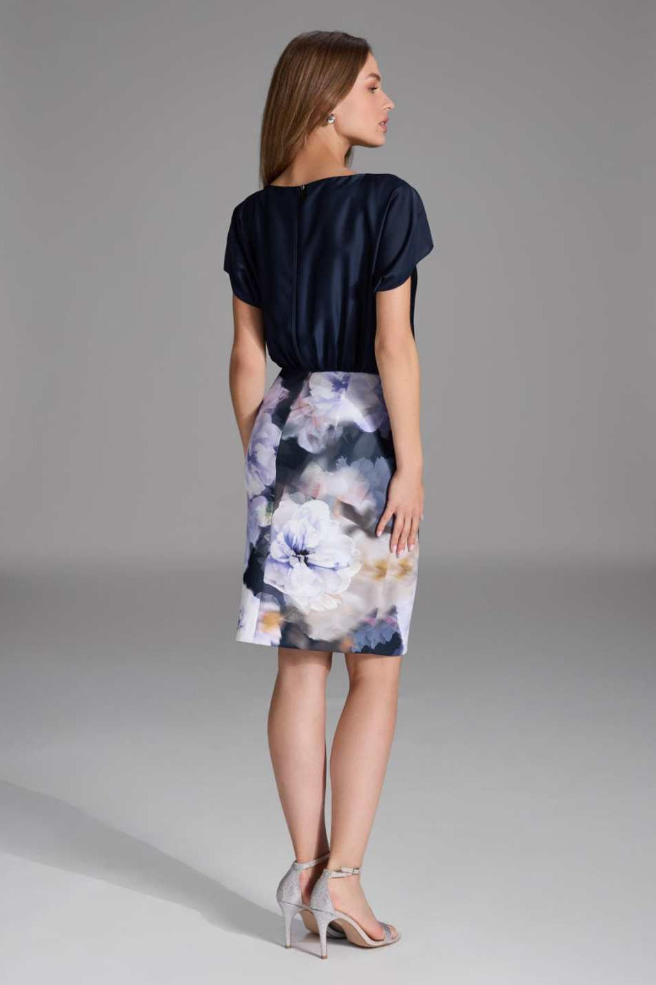 Etuikleid aus floral bedrucktem Scuba und Satin