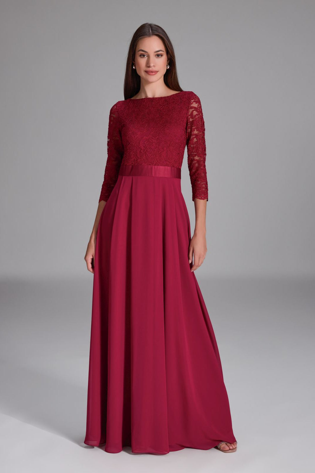 Abendkleid aus Spitze und Chiffon mit ¾ Arm ruby red