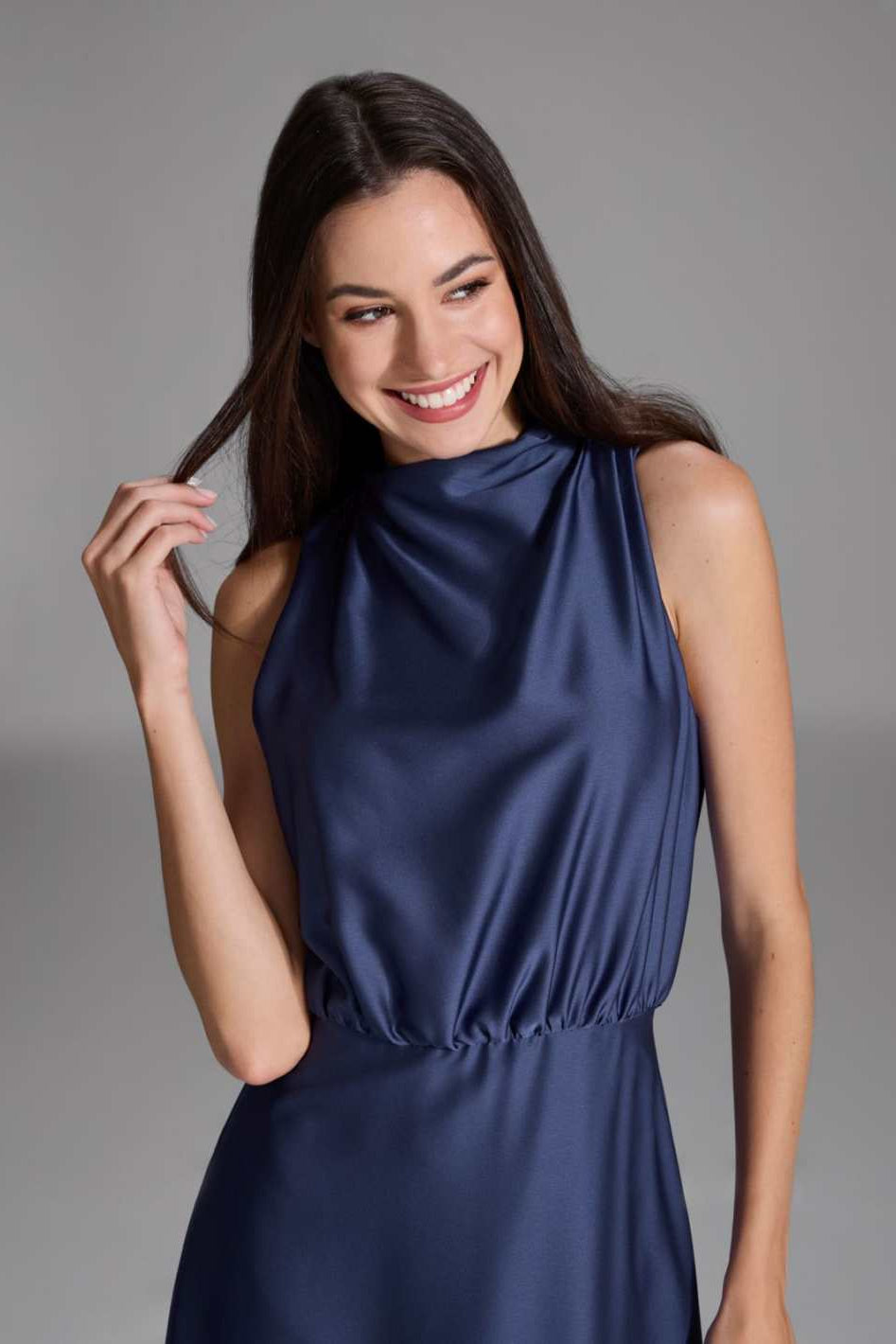 Midi Kleid aus nachhaltigem Satin mit Drapierung am Kragen