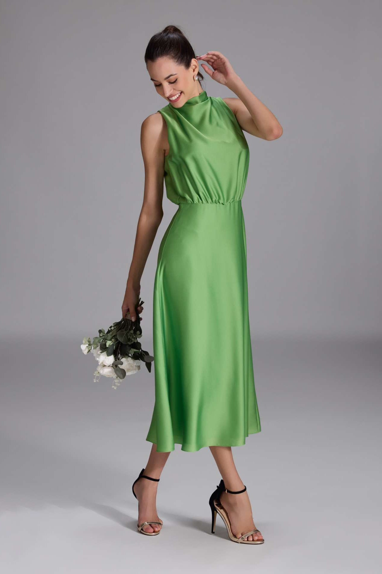 Midi Kleid aus nachhaltigem Satin mit Drapierung am Kragen apple green