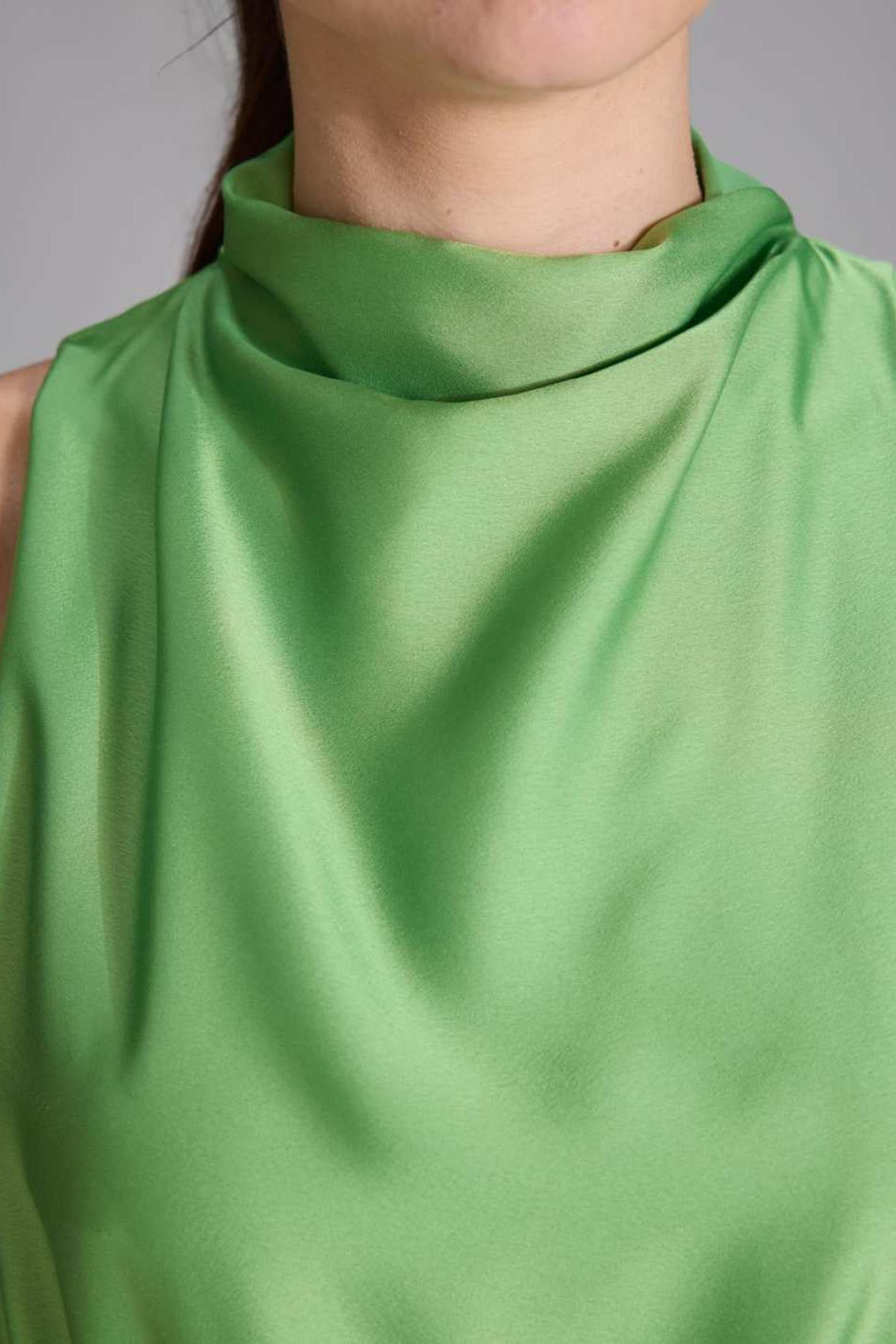 Midi Kleid aus nachhaltigem Satin mit Drapierung am Kragen