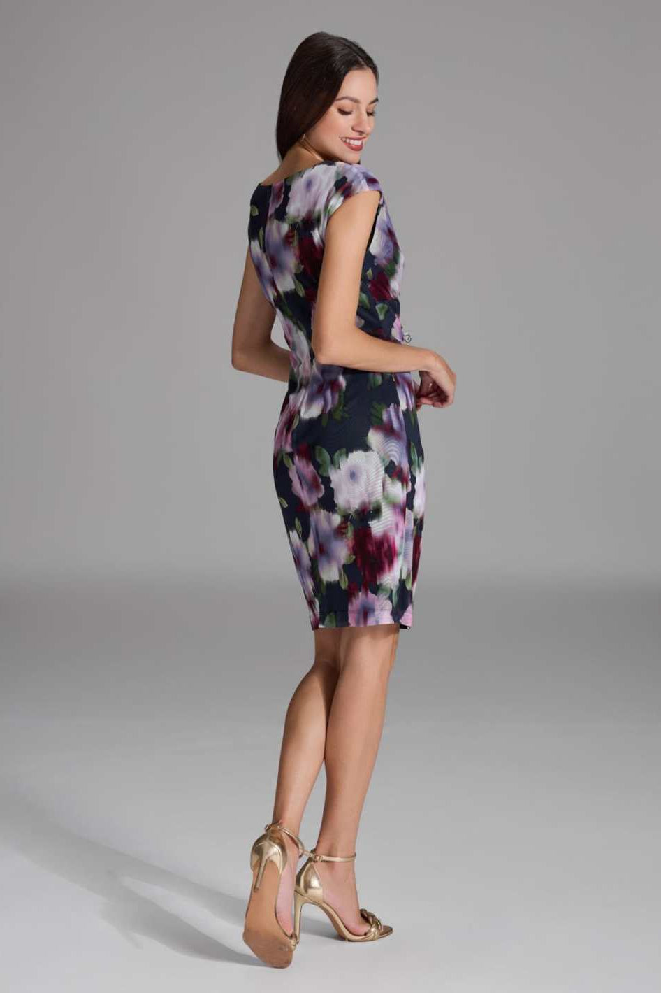 Etuikleid mit Wickel-Ausschnitt aus bedrucktem Mesh