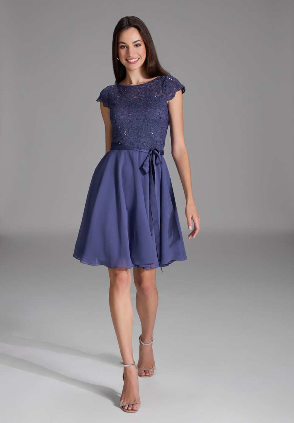 Kleid mit paillettenbesetztem Spitzenoberteil future blue