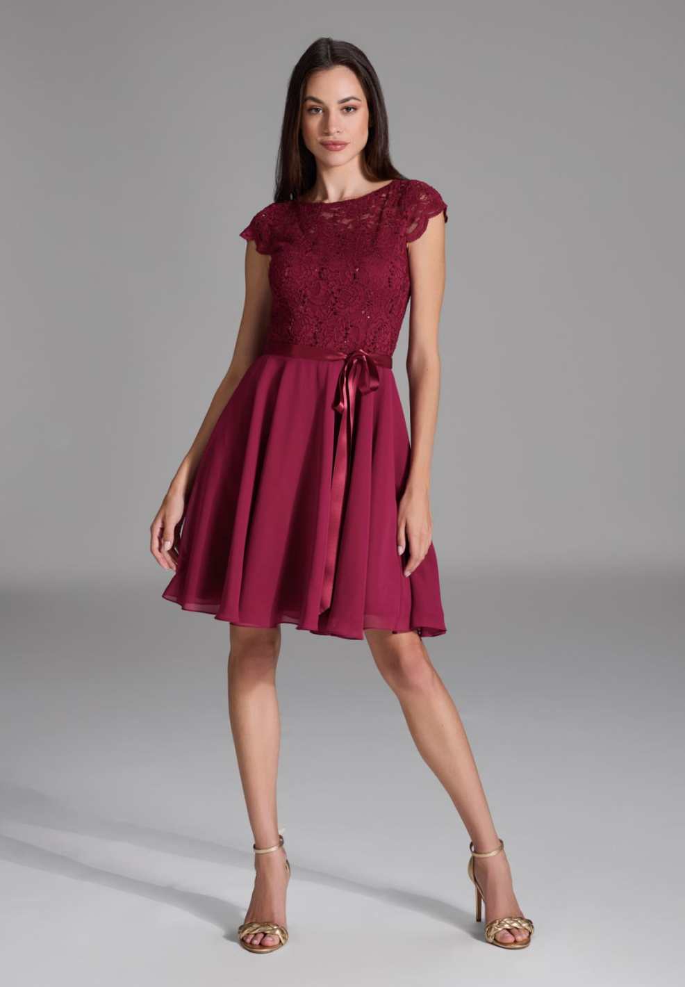 Kleid mit paillettenbesetztem Spitzenoberteil ruby red
