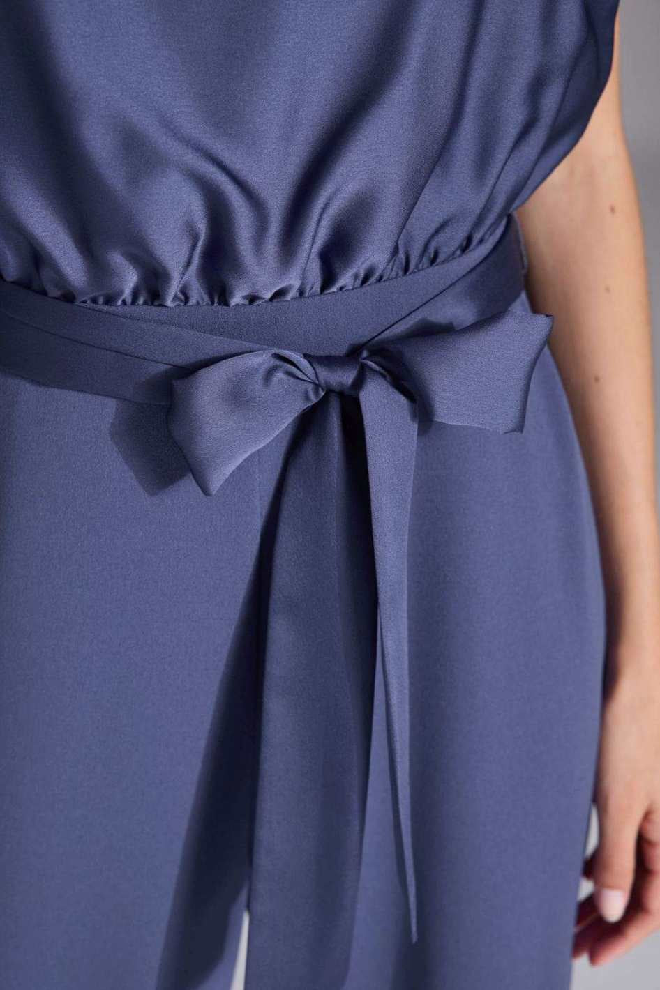 Jumpsuit mit geradem Beinschnitt