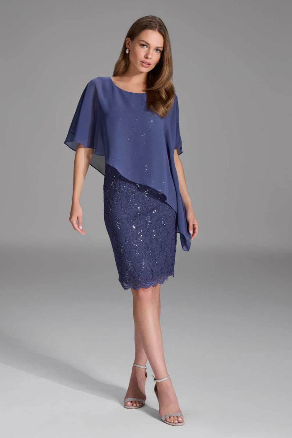 Pailletten-Kleid mit asymmetrischem Chiffon-Überwurf future blue
