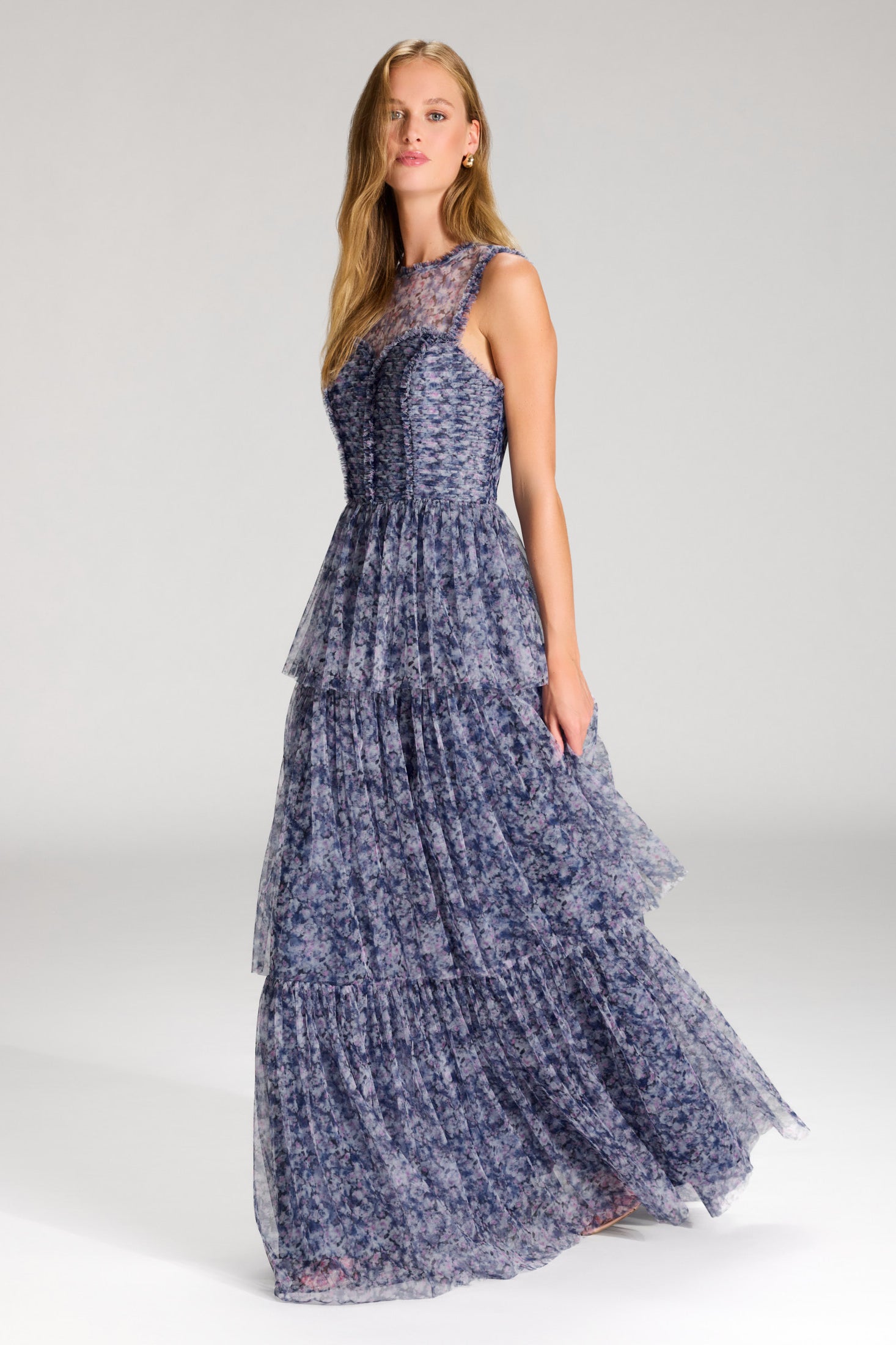 Printkleid aus Tüll mit Rüschendetails