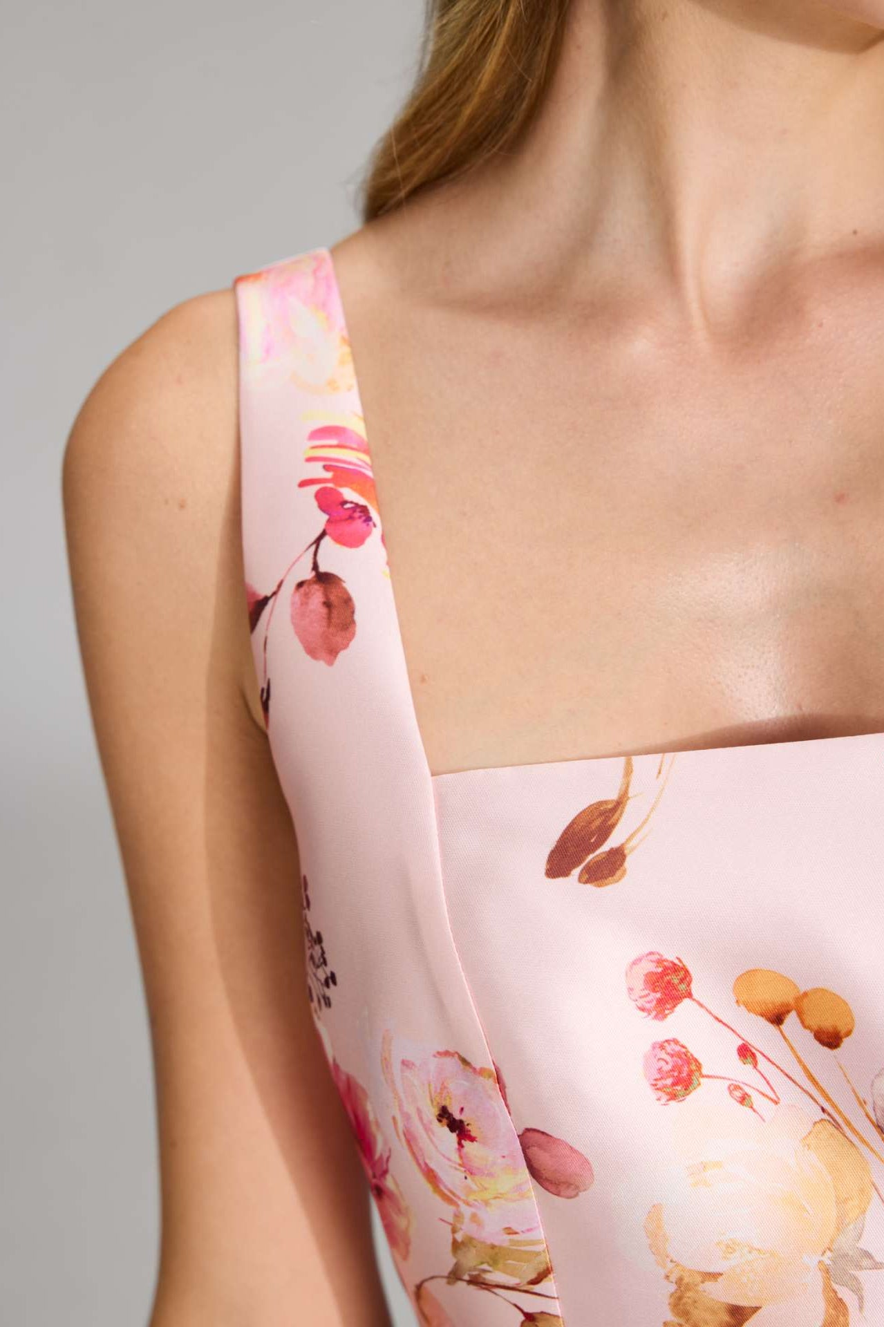 Cocktailkleid mit Karree-Ausschnitt aus floral bedrucktem Twill