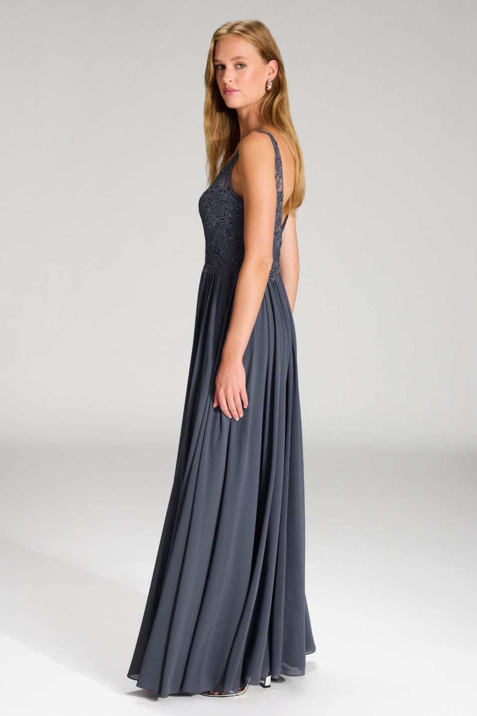 Chiffonkleid mit Spitzenstickerei