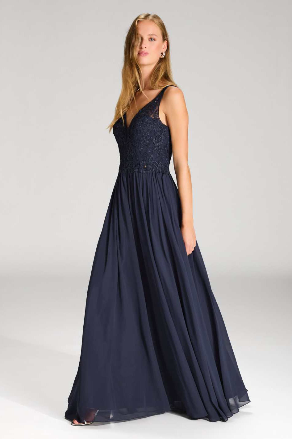 Chiffonkleid mit Spitzenstickerei