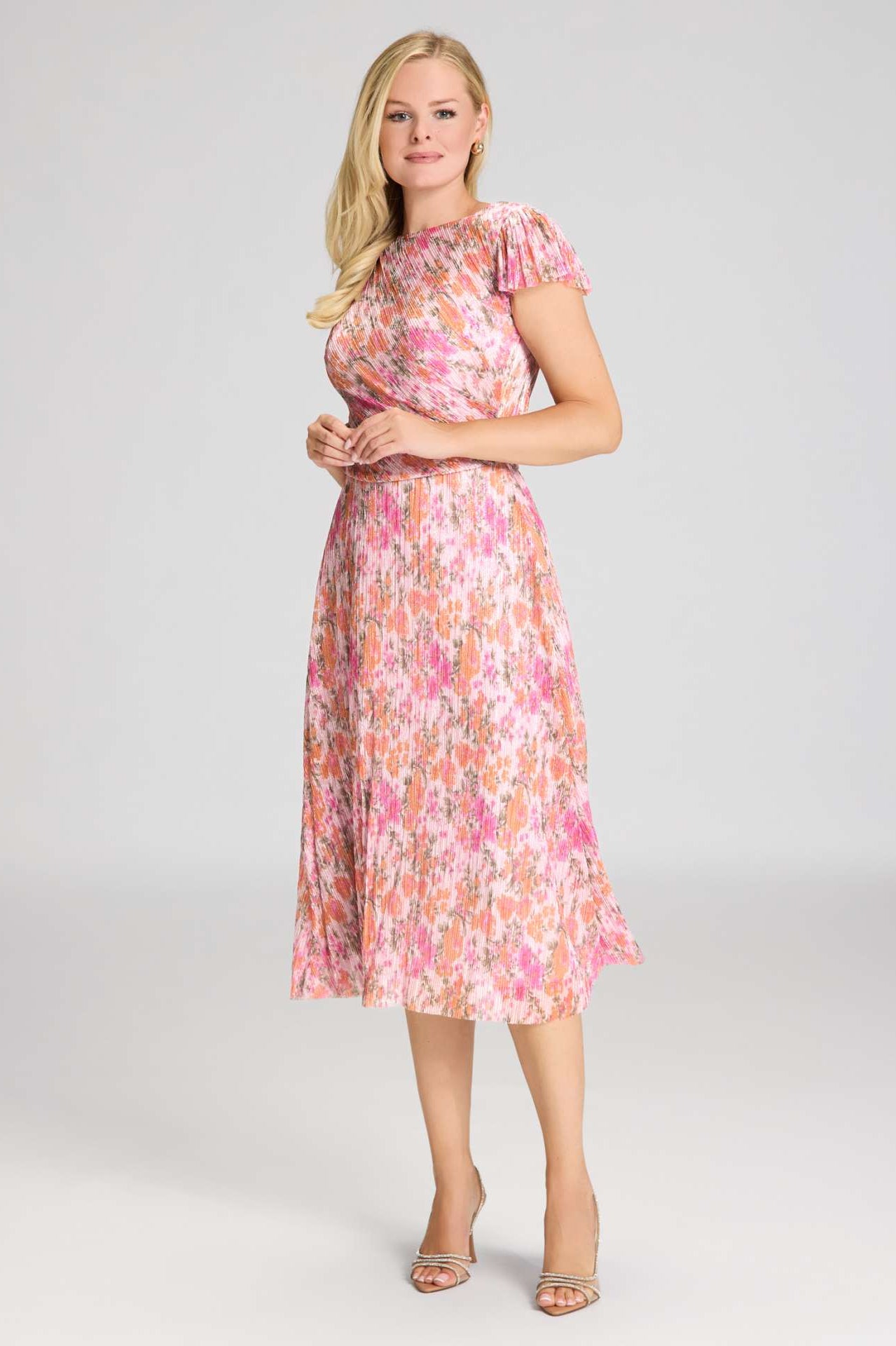 Midi Kleid aus bedrucktem Plissee Jersey mit kurzen Ärmeln