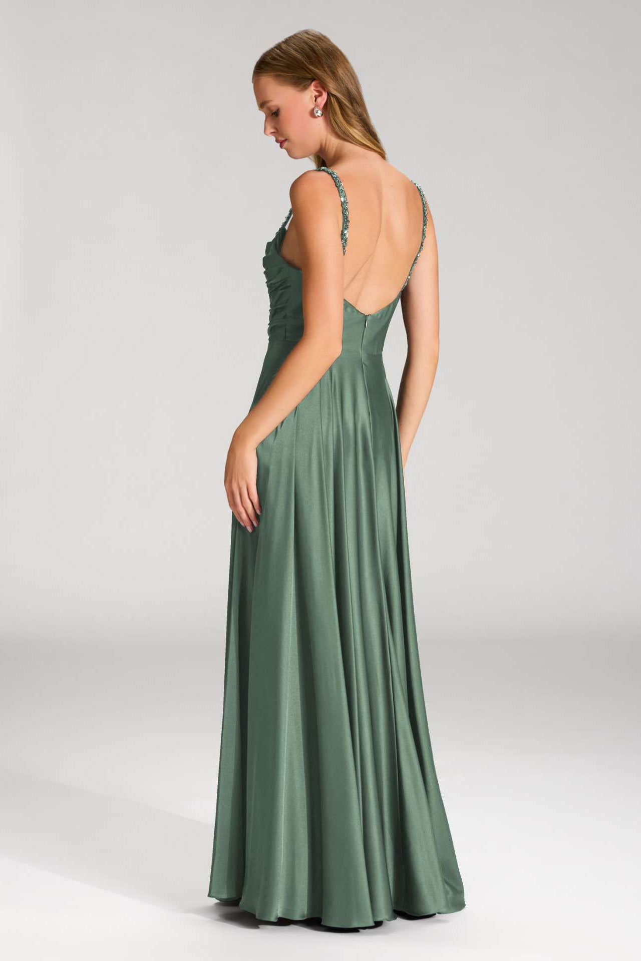 Satinkleid mit drapiertem Top und bestickten Trägern