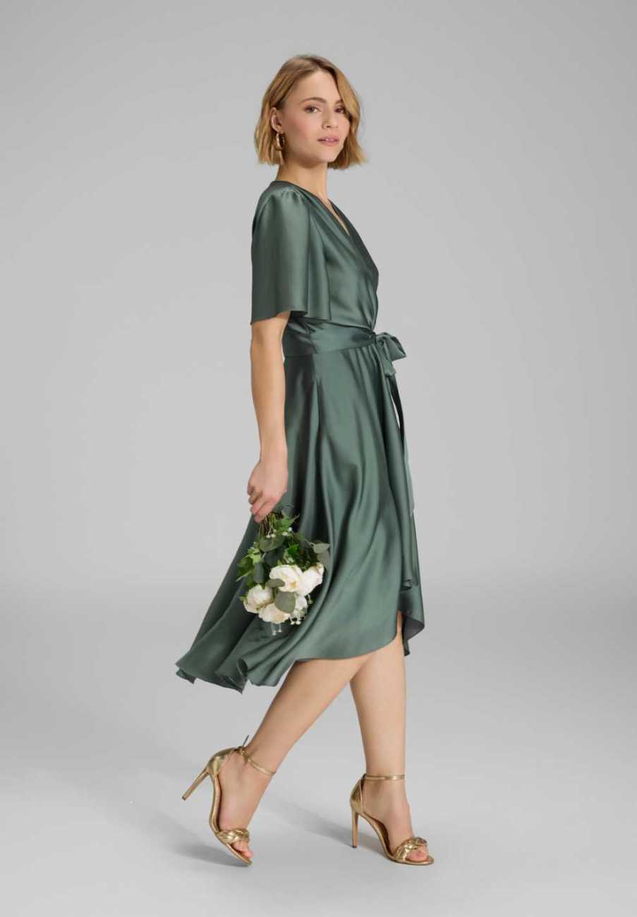 Cocktailkleid aus nachhaltigem Satin in Wickel Optik
