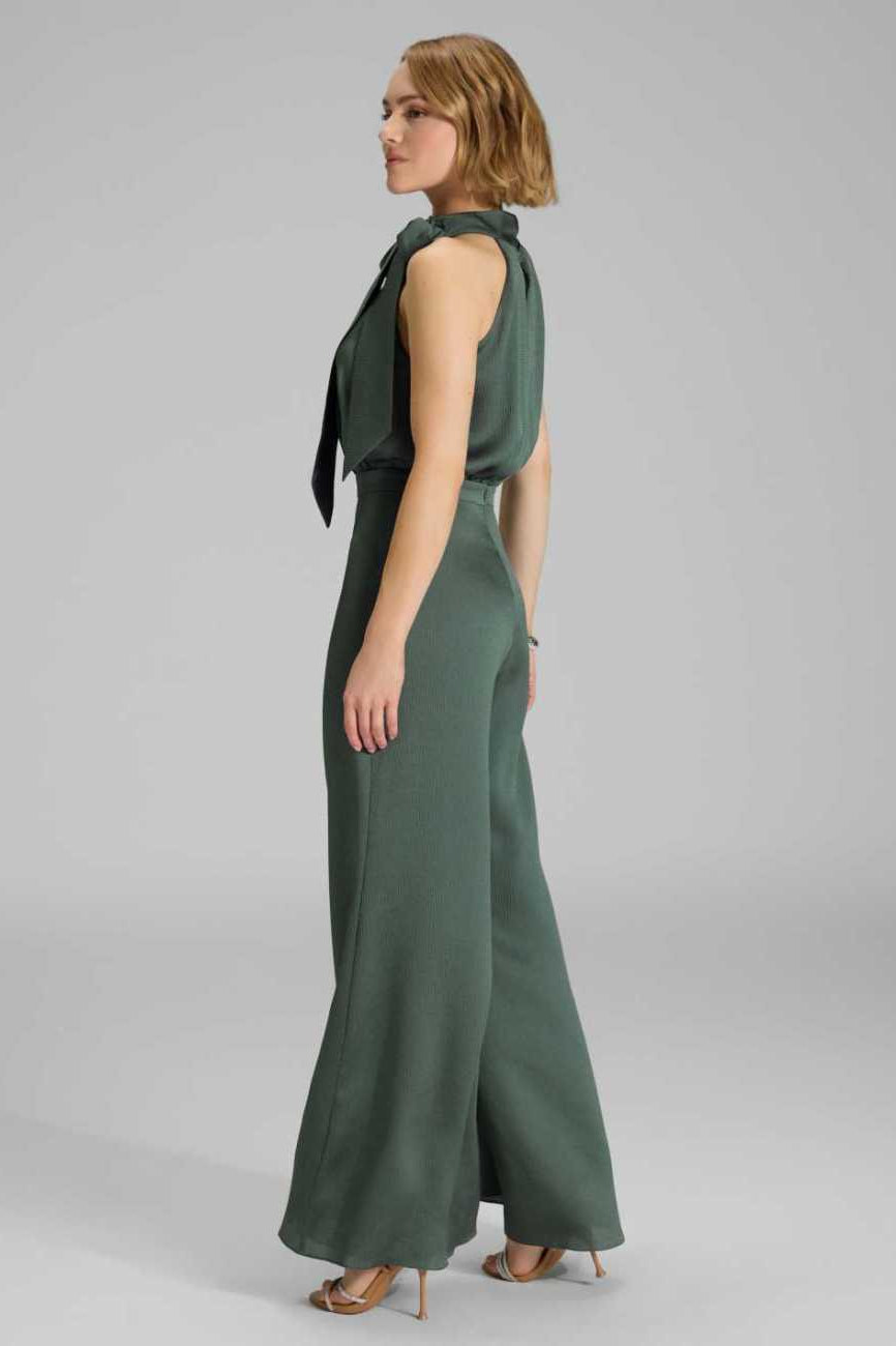 Jumpsuit mit Schluppe aus gehämmertem Satin